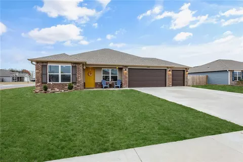 245 Justin St, Elkins, AR 72727