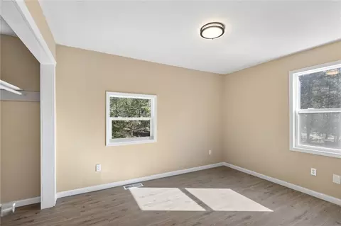 Bedroom - 211 E Forsythe St, Pyatt, AR 72672 photo 2 of 4