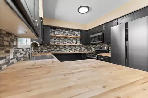 Kitchen - 211 E Forsythe St, Pyatt, AR 72672 photo 3 of 4
