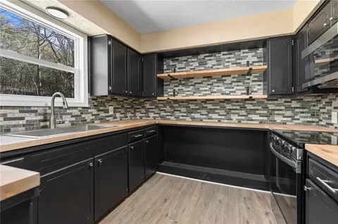 Kitchen - 211 E Forsythe St, Pyatt, AR 72672 photo 2 of 4