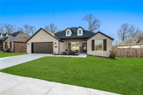 1627 N Quincy Ave, Fayetteville, AR 72704