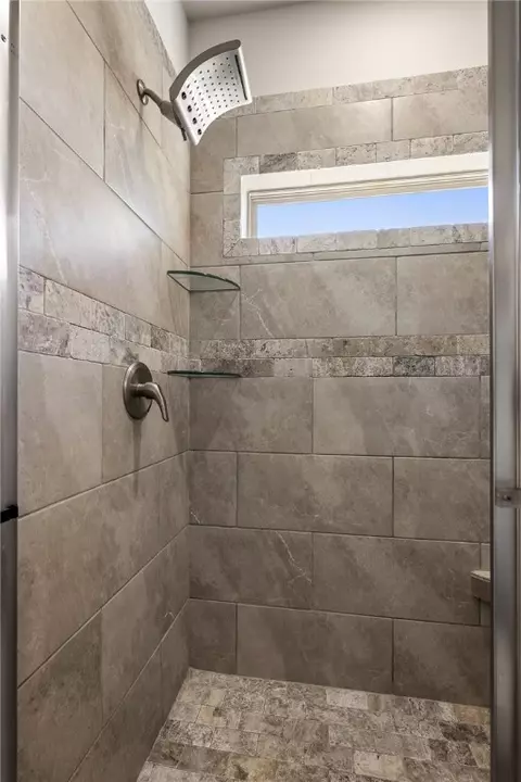 Bath - 1030 Sunshine Ct, Centerton, AR 72719 photo 3 of 3