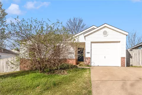 2584 Lost Springs St, Springdale, AR 72764