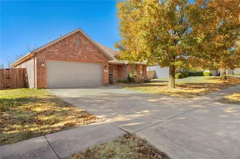 2599 N Shadow Crest Dr, Fayetteville, AR 72704
