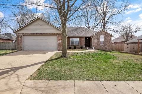 1805 SW Redwood Ave, Bentonville, AR 72712