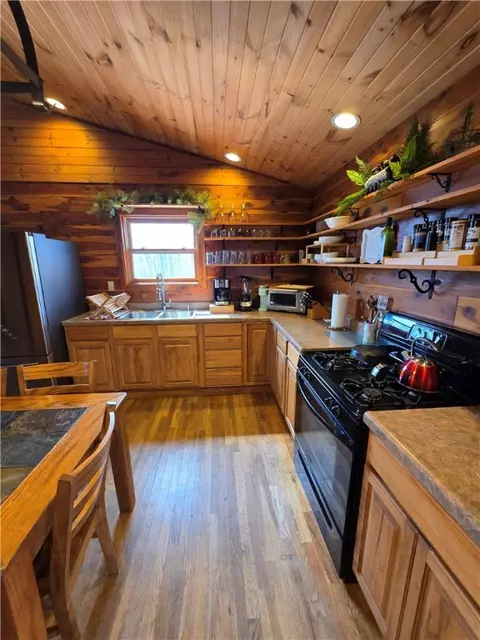 Kitchen - 46 Nc 1902, Compton, AR 72624 photo 4 of 4
