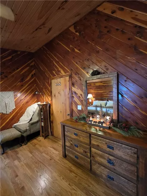 Bedroom - 46 Nc 1902, Compton, AR 72624 photo 3 of 10