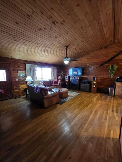 Living - 46 Nc 1902, Compton, AR 72624 photo 8 of 8