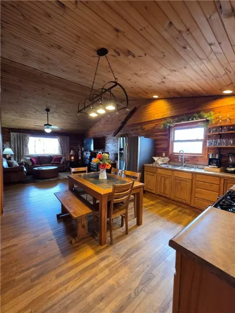 Kitchen - 46 Nc 1902, Compton, AR 72624 photo 2 of 4