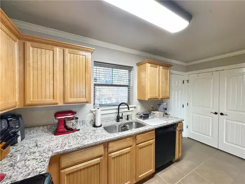 Kitchen - 2212 Ellington Dr #E, Springdale, AR 72762 photo 6 of 6