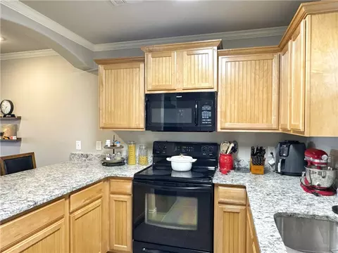 Kitchen - 2212 Ellington Dr #E, Springdale, AR 72762 photo 4 of 6