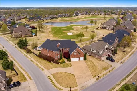 6402 Valley View Rd, Rogers, AR 72758