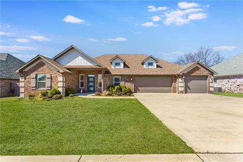2208 N Carl St, Siloam Springs, AR 72761