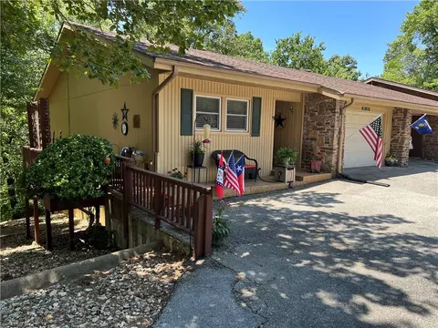 9 Estes Dr, Bella Vista, AR 72715