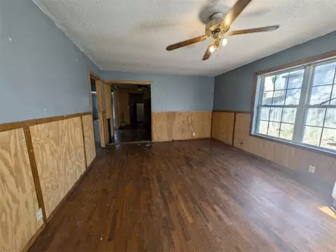 Living - 706 S Ash St, Harrison, AR 72601 photo 1 of 2