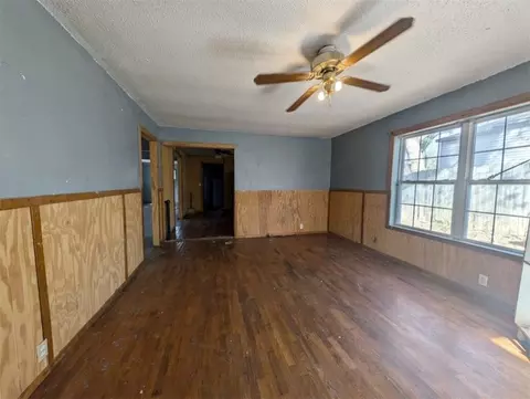 Living - 706 S Ash St, Harrison, AR 72601 photo 2 of 2