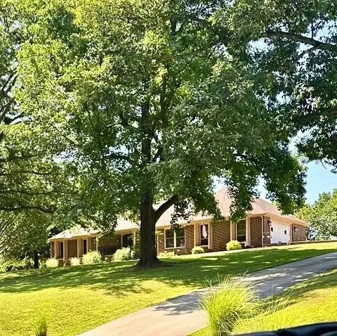 208 Kenney Dr, Cassville, MO 65625