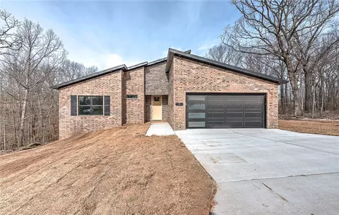 8 Kirkcudbright Ln, Bella Vista, AR 72715