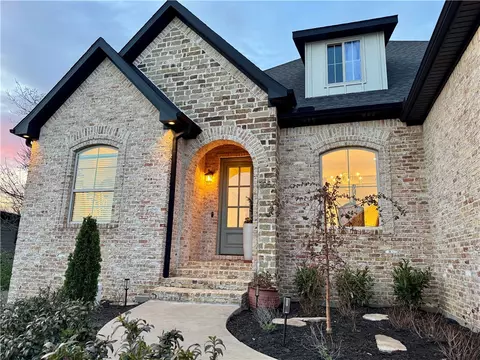 3052 E Crestline Pl, Fayetteville, AR 72701