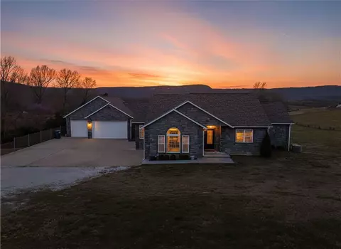 8472 Fork Creek Rd, Harrison, AR 72601