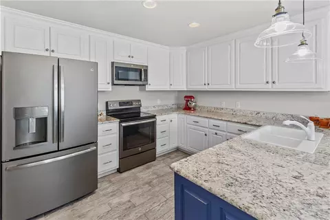Kitchen - 8472 Fork Creek Rd, Harrison, AR 72601 photo 1 of 3