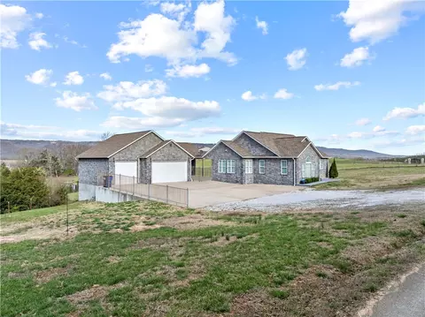 Exterior - 8472 Fork Creek Rd, Harrison, AR 72601 photo 2 of 5