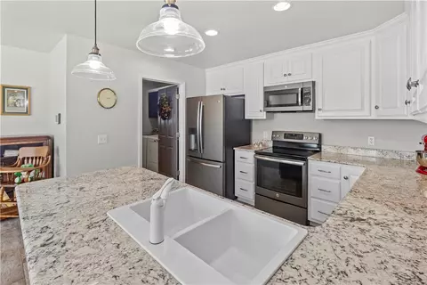 Kitchen - 8472 Fork Creek Rd, Harrison, AR 72601 photo 2 of 3