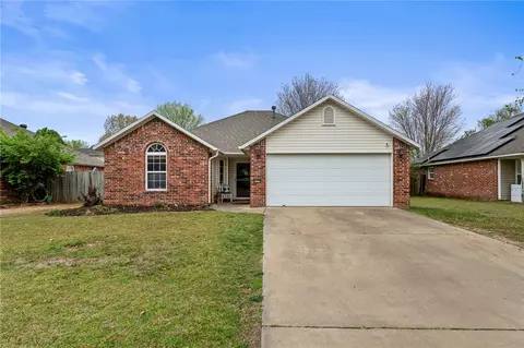 4420 E Falcon Dr, Fayetteville, AR 72701