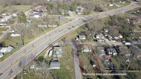 902 S D St, Rogers, AR 72756