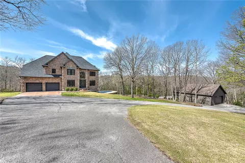 8361 8357 Forest Hills Ln, Rogers, AR 72756
