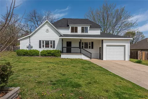 306 E Graham St, Prairie Grove, AR 72753