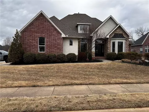 6707 W Braebourne Dr, Rogers, AR 72758