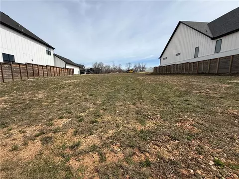 304 Autumn Hills Rd, Bentonville, AR 72712