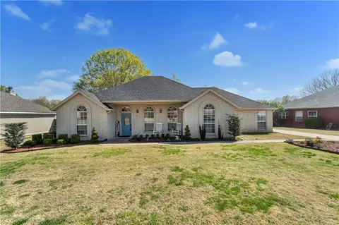 2803 E Brookshire St, Springdale, AR 72762