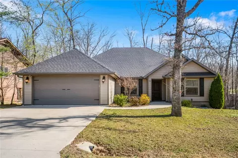 5 Knighton Dr, Bella Vista, AR 72715