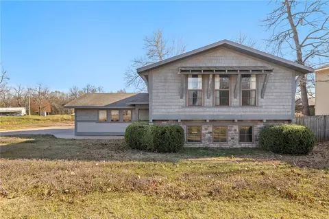1009 Peak St, Cave Springs, AR 72718