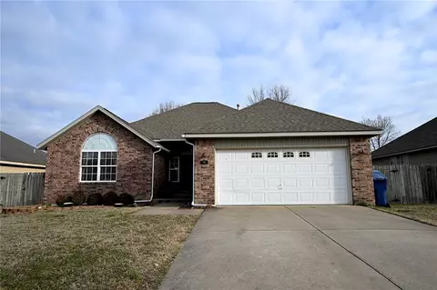 709 Amanda Dr, Siloam Springs, AR 72761