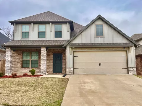 2166 N Woodlark Ln, Fayetteville, AR 72704