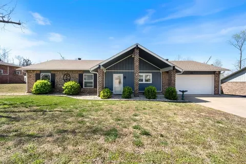 1110 S 28th St, Rogers, AR 72758