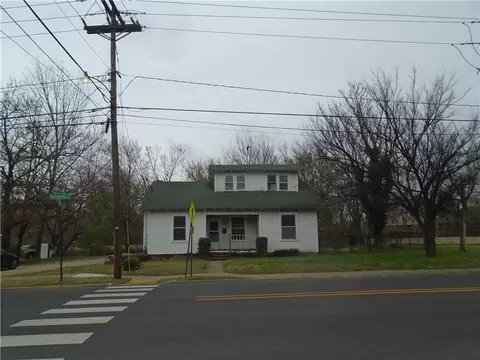 621 Holcomb St, Springdale, AR 72764