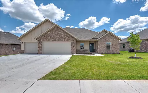 98 N Banner Ave, Farmington, AR 72730