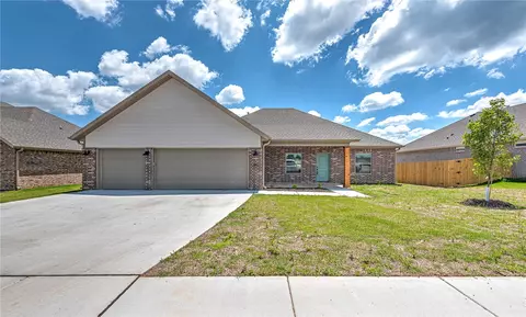 86 N Banner Ave, Farmington, AR 72730