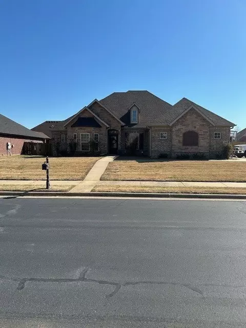 2205 SW Chinquapin Ave, Bentonville, AR 72712