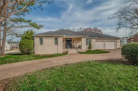 8 S Bruce Lietzke Ct, Rogers, AR 72758
