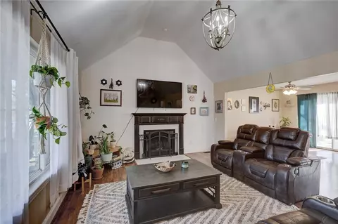 1801 Cash St, Neosho, MO 64850