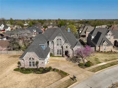 2301 The Peaks Blvd, Rogers, AR 72758