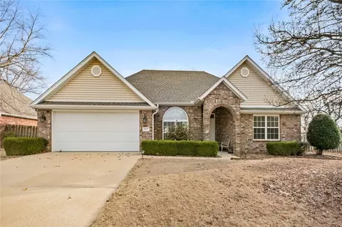 4377 Ravenwood Ln, Springdale, AR 72762