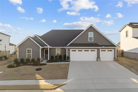 1651 Bristol Ln, Centerton, AR 72719