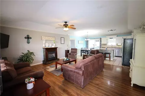 Living - 6608 Lynx Ln, Harrison, AR 72601 photo 1 of 1