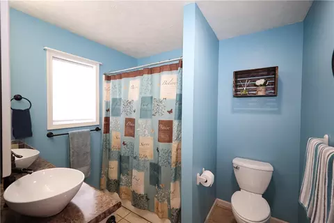 Bath - 6608 Lynx Ln, Harrison, AR 72601 photo 2 of 3